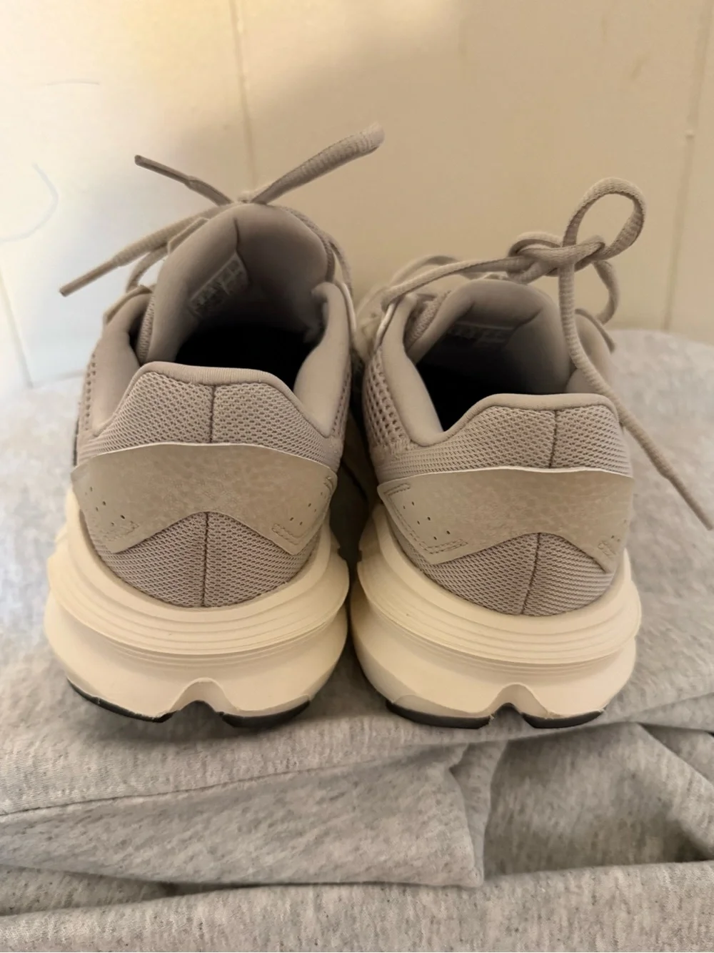 Adidas Women’s size 8 - Picture 8 of 8